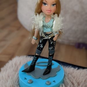 Talking Cloe Bratz working base!!!